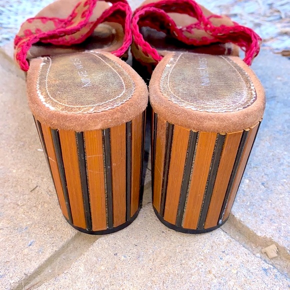🎉HP🎉 👠Nine West Red Bamboo Suede Platform Sandals - Picture 7 of 7